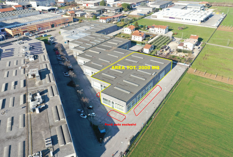 Costruito nel 2004, questo capannone si estende su una superficie complessiva di 2.140 mq, proget...