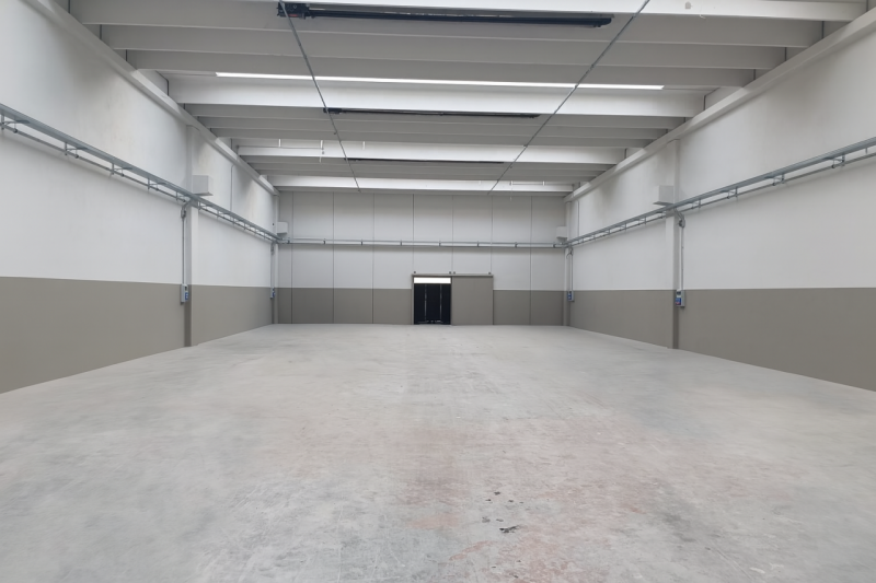 Capannone moderno di 680 mq con Uffici e Tettoia Esterna

Proponiamo in locazione un capannone di...