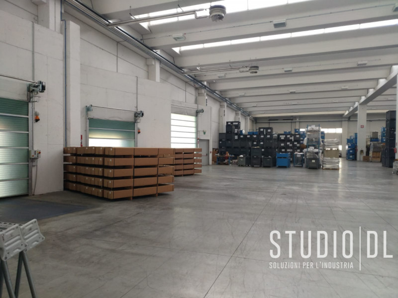 Proponiamo in vendita un capannone di recente costruzione situato nella zona industriale di Brega...
