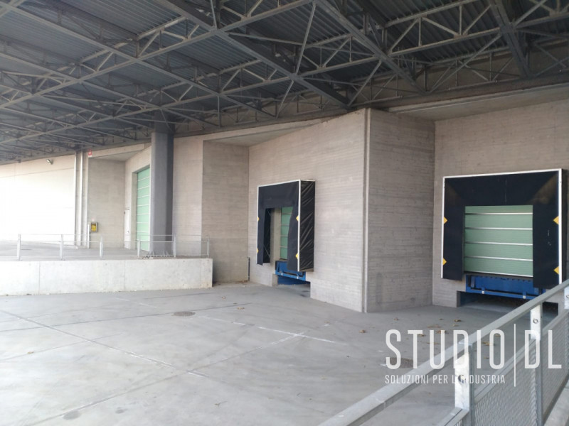 Proponiamo in vendita un capannone di recente costruzione situato nella zona industriale di Brega...