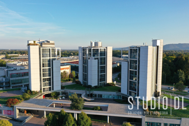 All’interno della Torre del Centro Direzionale Summano è disponibile un intero piano direzionale ...