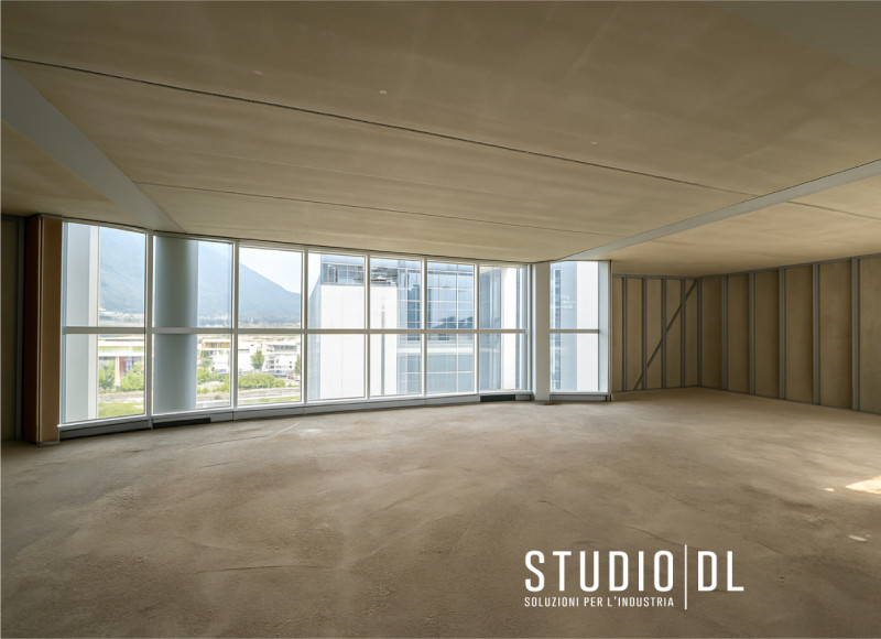 Nel cuore della zona industriale di Schio, all’interno del rinomato Centro Direzionale, proponiam...