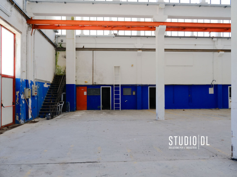 Proponiamo in vendita un ampio capannone di circa 2.450 mq, situato all'interno di una vasta area...