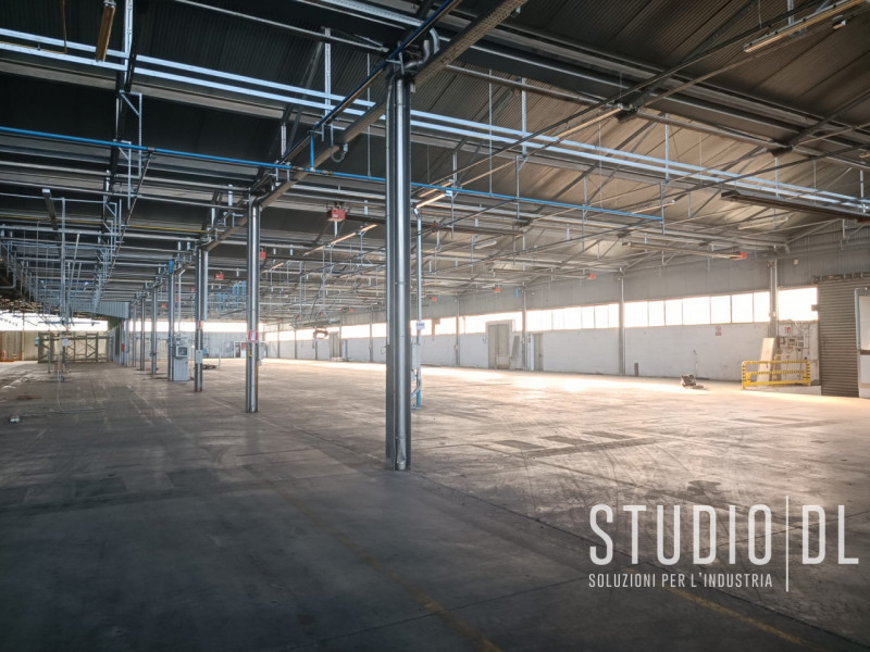 Proponiamo in zona industriale a Sarcedo capannone di circa 7.900 mq, realizzato in struttura pre...