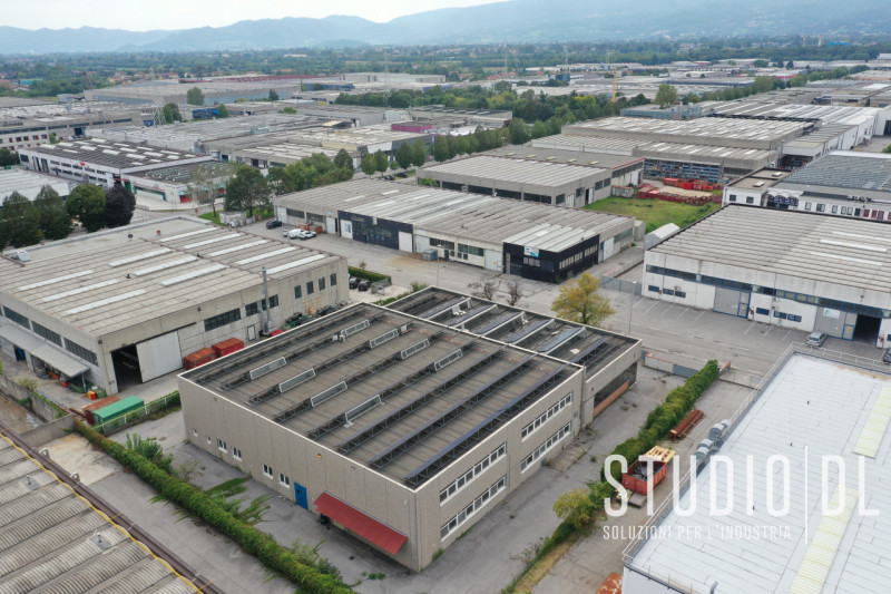 Presentiamo un'opportunità per l'acquisto di un capannone situato nella zona industriale di Schio...