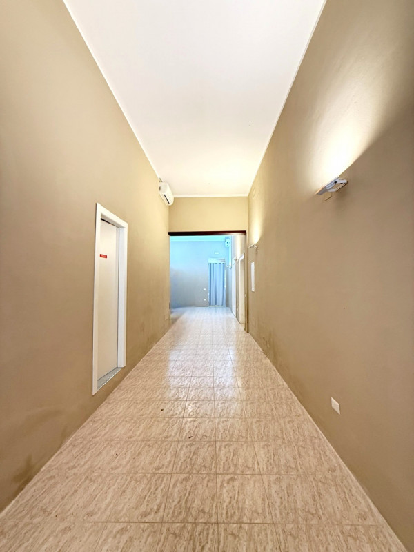 Rif. P560 - Scoprite un'opportunità imperdibile per avviare la vostra attività commerciale. Quest...