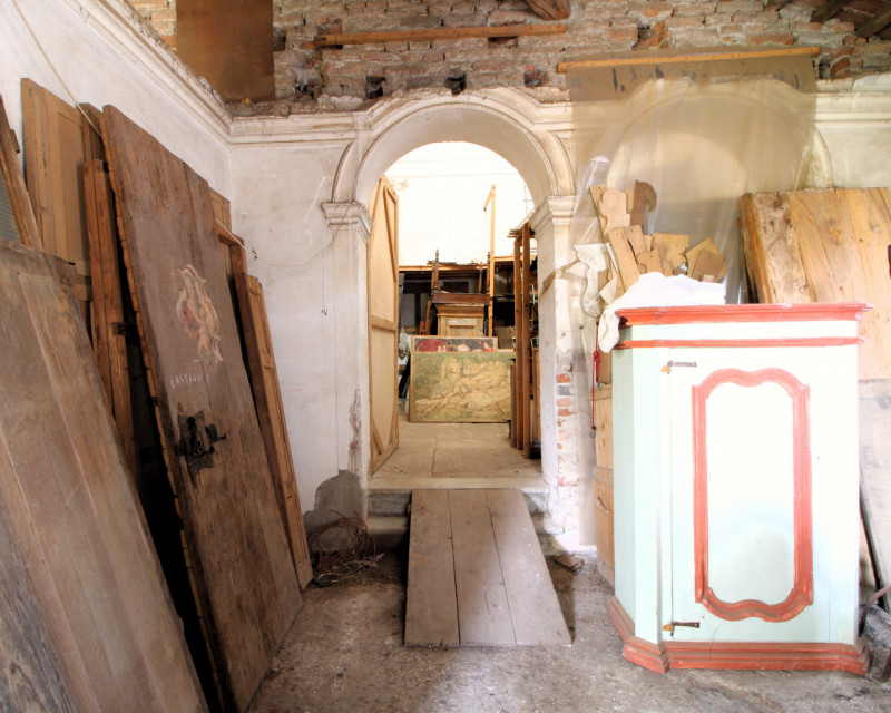 ESTE: vicino al centro storico chiesa sconsacrata da ristrutturare attualmente utilizzata come la...