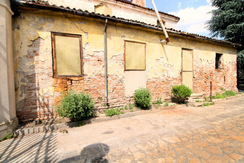 ESTE: vicino al centro storico chiesa sconsacrata da ristrutturare attualmente utilizzata come la...