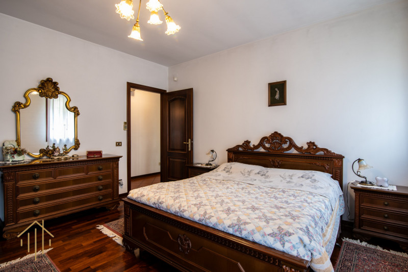 NOVENTA PADOVANA – Porzione di bifamiliare ideale per un ampia famiglia o due nuclei familiari.

...