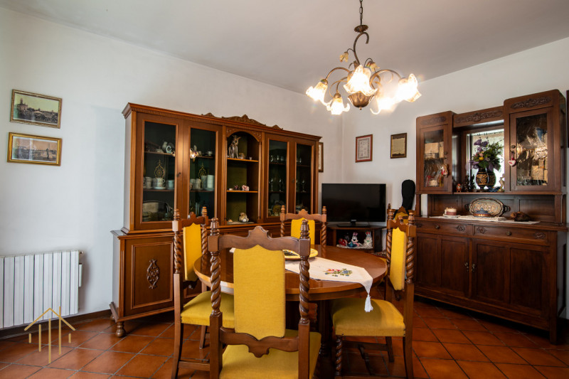 NOVENTA PADOVANA – Porzione di bifamiliare ideale per un ampia famiglia o due nuclei familiari.

...