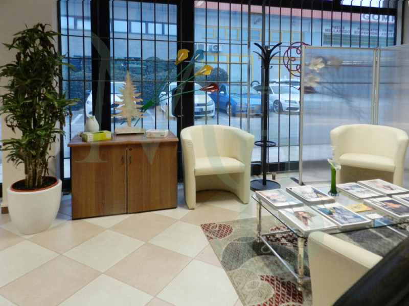 PIANIGA località MELLAREDO: Immobiliare MB offre in locazione esclusiva, con affaccio diretto su ...