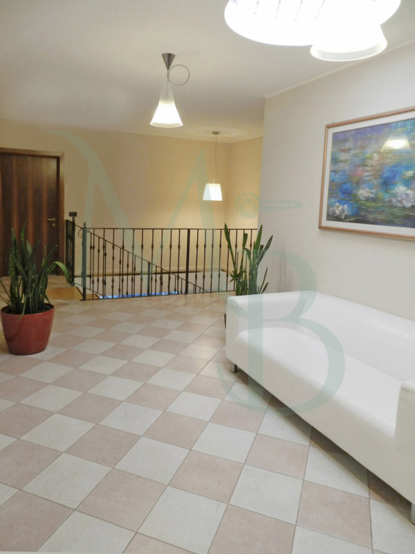 PIANIGA località MELLAREDO: Immobiliare MB offre in locazione esclusiva, con affaccio diretto su ...