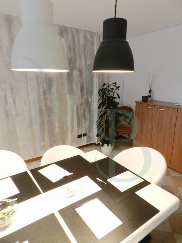 PIANIGA località MELLAREDO: Immobiliare MB offre in locazione esclusiva, con affaccio diretto su ...