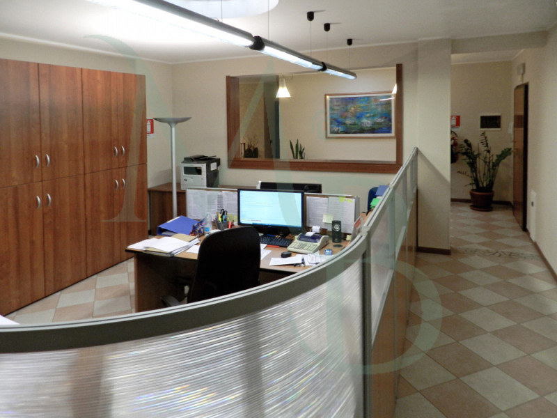 PIANIGA località MELLAREDO: Immobiliare MB offre in locazione esclusiva, con affaccio diretto su ...