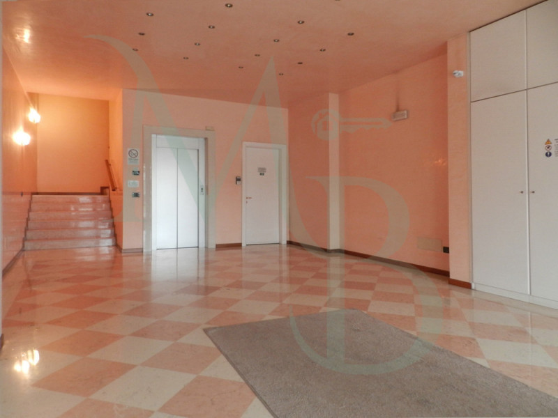 PIANIGA località MELLAREDO: Immobiliare MB offre in locazione esclusiva, con affaccio diretto su ...