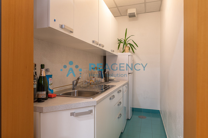 VICENZA - ZONA FIERA In via dell’Edilizia 19, nel cuore del business district di Vicenza, a ridos...