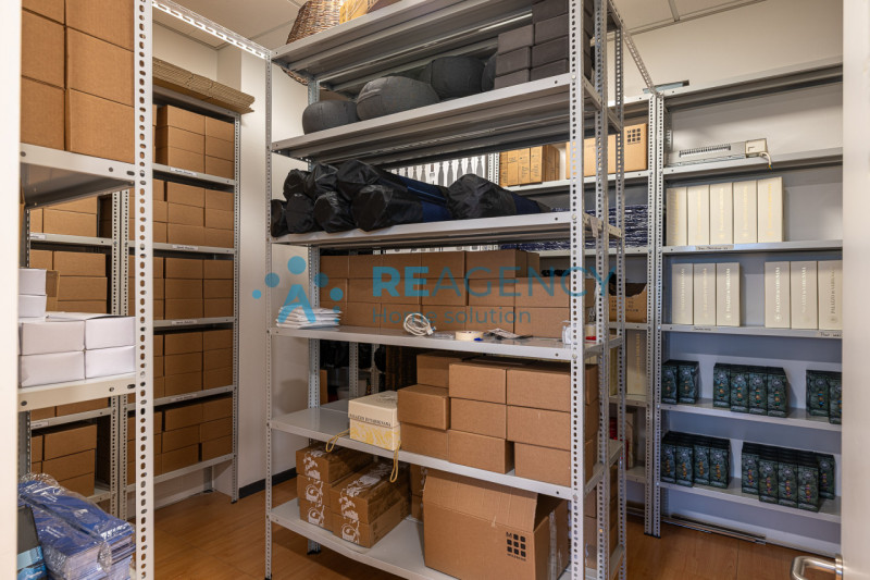 VICENZA - ZONA FIERA In via dell’Edilizia 19, nel cuore del business district di Vicenza, a ridos...