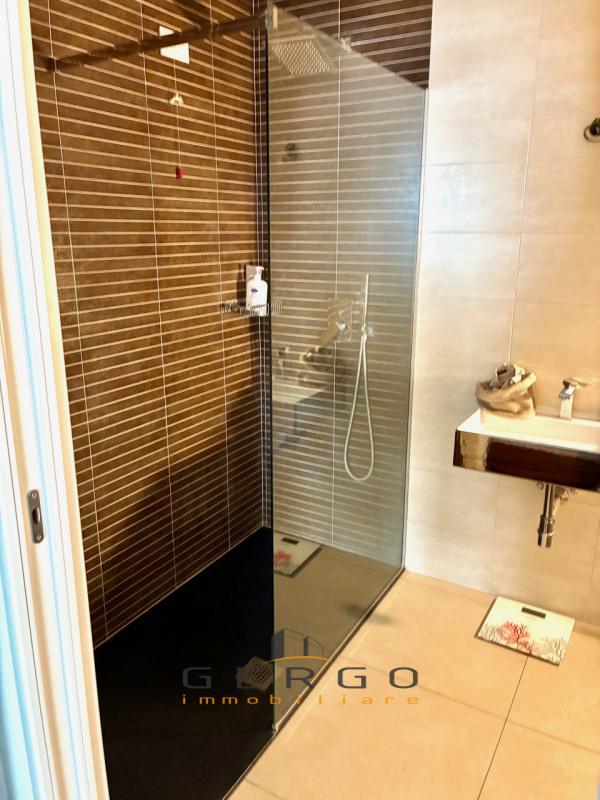 (Per INFO Monica 3482688677) Scopri questo splendido appartamento quadrilocale di nuova costruzio...