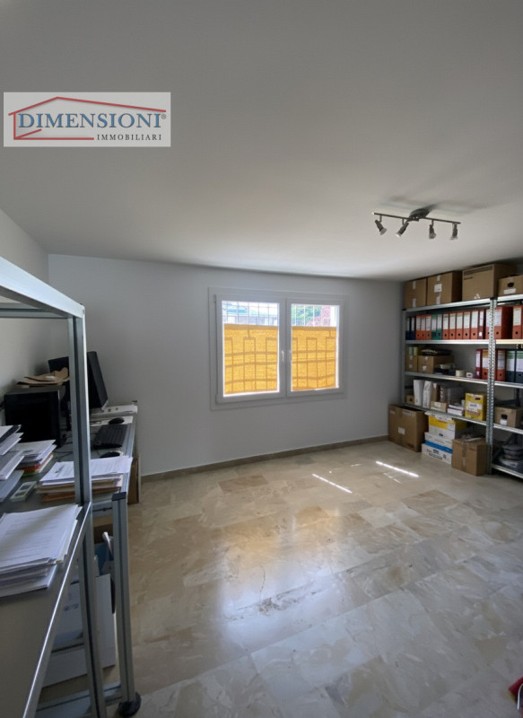 ABANO TERME – Monteortone
In zona di forte passaggio, proponiamo in affitto elegante negozio di 6...