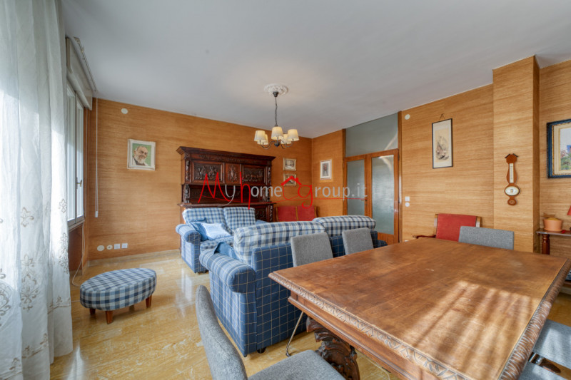 PADOVA CENTRO STORICO (Rif.A351P) In pieno centro storico, proponiamo spazioso appartamento situa...