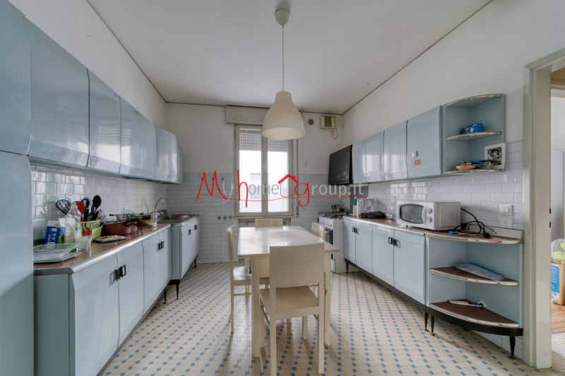 PADOVA CENTRO STORICO (Rif.A351P) In pieno centro storico, proponiamo spazioso appartamento situa...