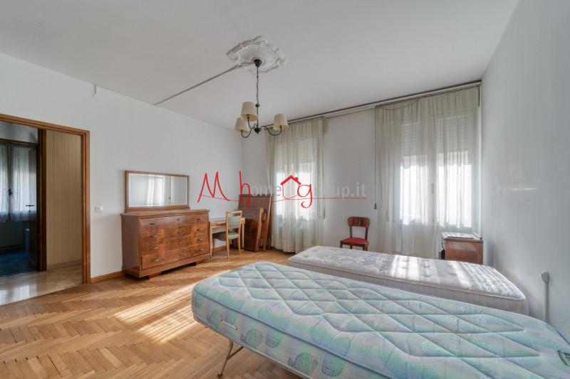 PADOVA CENTRO STORICO (Rif.A351P) In pieno centro storico, proponiamo spazioso appartamento situa...