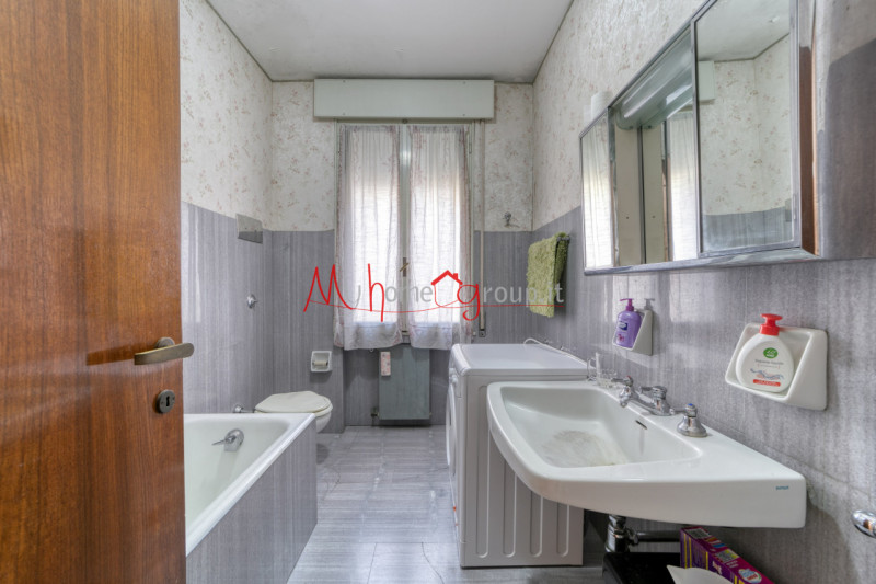 PADOVA CENTRO STORICO (Rif.A351P) In pieno centro storico, proponiamo spazioso appartamento situa...