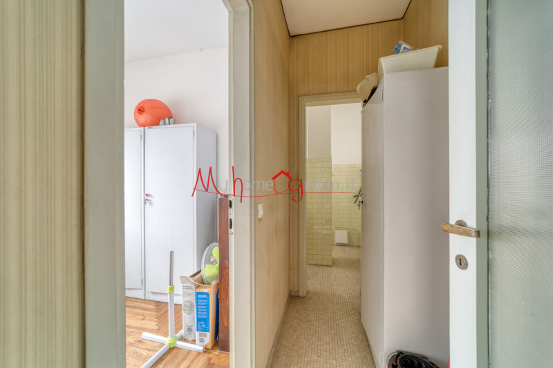 PADOVA CENTRO STORICO (Rif.A351P) In pieno centro storico, proponiamo spazioso appartamento situa...