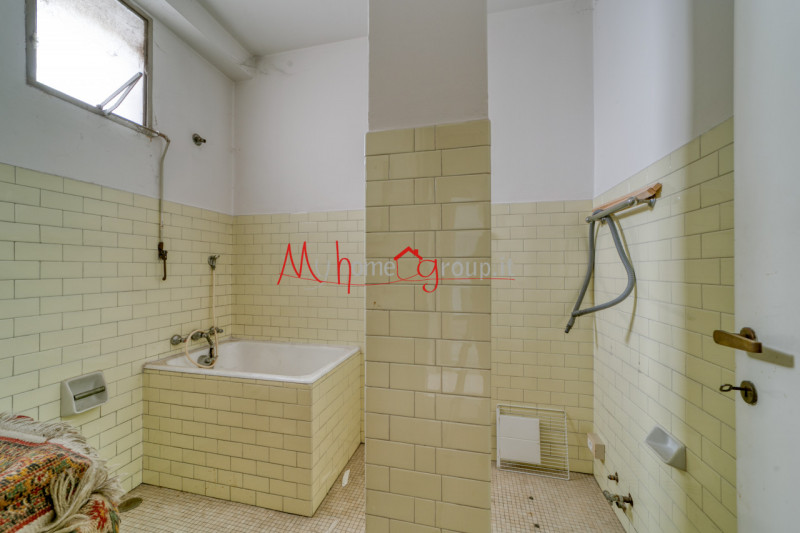 PADOVA CENTRO STORICO (Rif.A351P) In pieno centro storico, proponiamo spazioso appartamento situa...