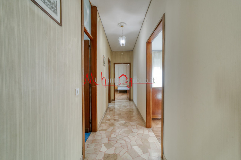 PADOVA CENTRO STORICO (Rif.A351P) In pieno centro storico, proponiamo spazioso appartamento situa...