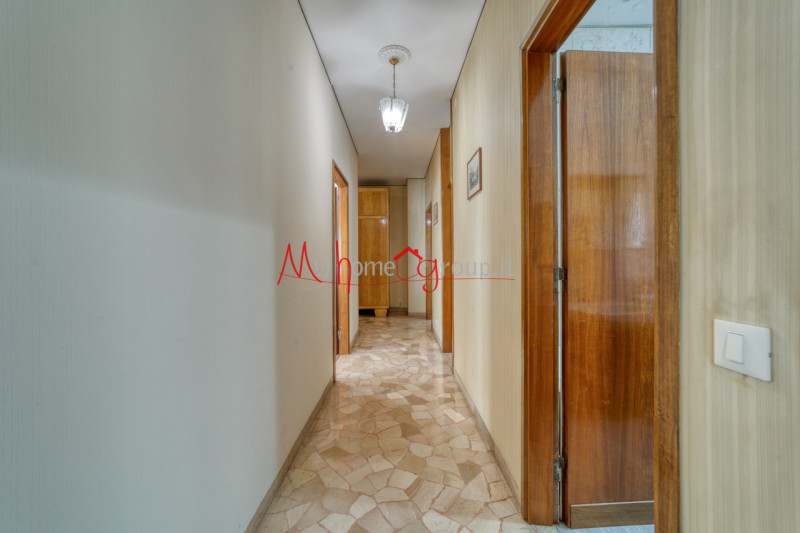 PADOVA CENTRO STORICO (Rif.A351P) In pieno centro storico, proponiamo spazioso appartamento situa...