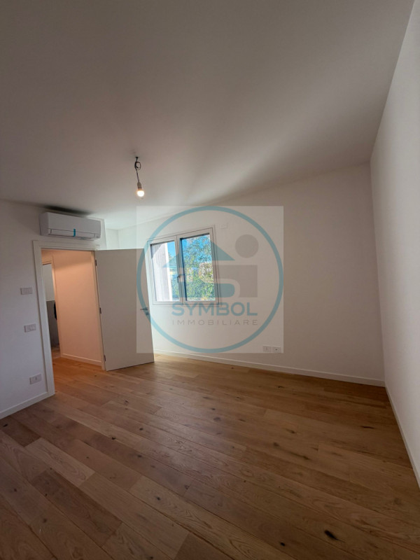 MOGLIANO VENETO: FANTASTICA PORZIONE DI TRIFAMILIARE DI NUOVA COSTRUZIONE 

Proponiamo in vendita...