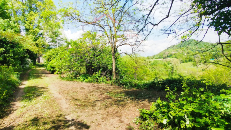 Rif. 447A - Castelnuovo di Teolo

In contesto collinare di notevole valenza naturalistica, situat...