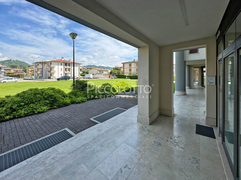 Rif. V5290 - Casella d’Asolo, negozio/ufficio in vendita in zona centrale.
L'immobile di circa mq...
