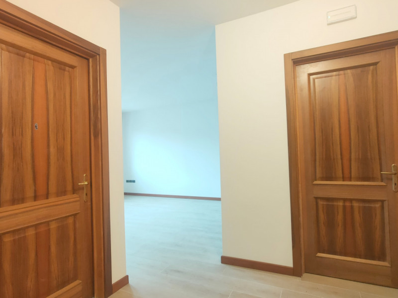 Nel cuore di Abano Terme, proponiamo in vendita un prestigioso appartamento trilocale totalmente ...