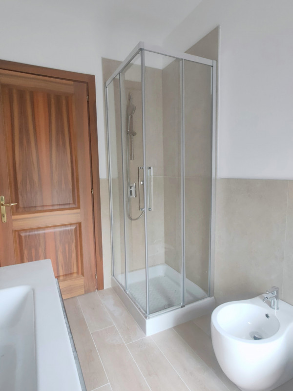 Nel cuore di Abano Terme, proponiamo in vendita un prestigioso appartamento trilocale totalmente ...