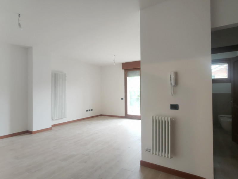 Nel cuore di Abano Terme, proponiamo in vendita un prestigioso appartamento trilocale totalmente ...