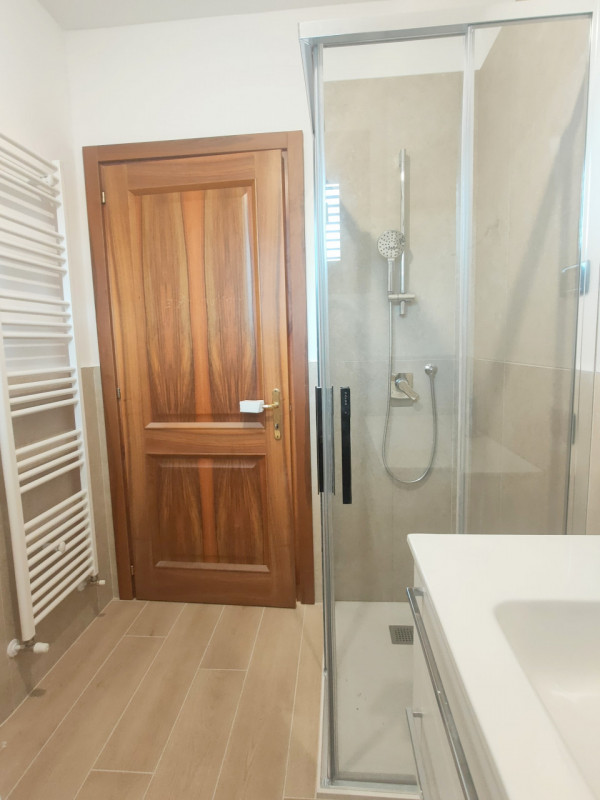 Nel cuore di Abano Terme, proponiamo in vendita un prestigioso appartamento trilocale totalmente ...