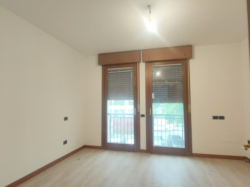 Nel cuore di Abano Terme, proponiamo in vendita un prestigioso appartamento trilocale totalmente ...