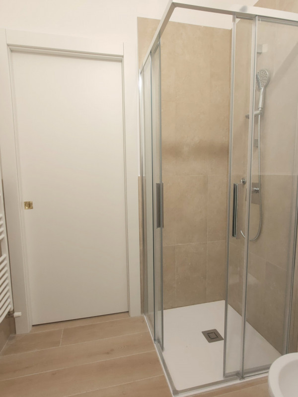 Nel cuore di Abano Terme, proponiamo in vendita un prestigioso appartamento trilocale totalmente ...