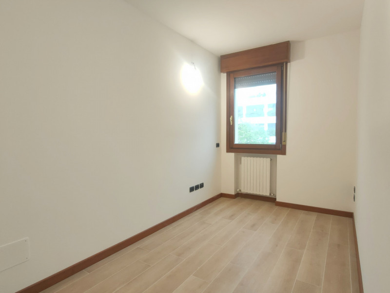 Nel cuore di Abano Terme, proponiamo in vendita un prestigioso appartamento trilocale totalmente ...