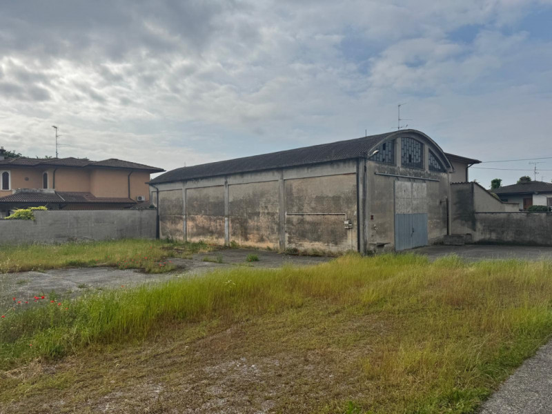 Capannoni industriali ed artigianali in vendita e affitto in Vendita a Calvisano