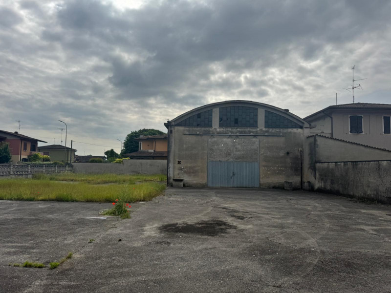 Capannoni industriali ed artigianali in vendita e affitto in Vendita a Calvisano