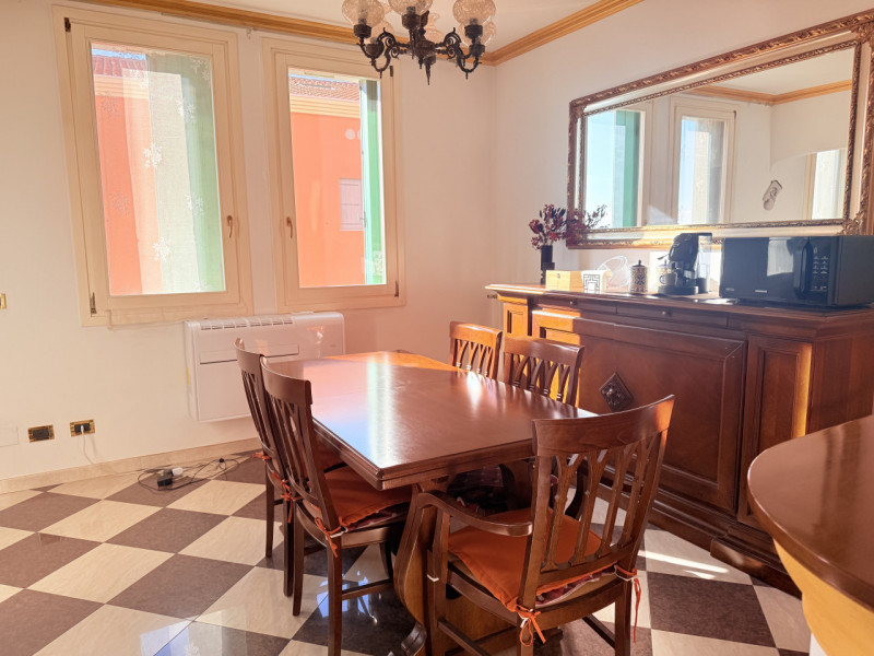 In zona strategica e comoda alla viabilità e a tutti i principali servizi, proponiamo in vendita ...