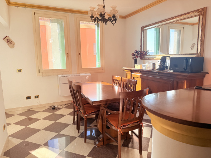 In zona strategica e comoda alla viabilità e a tutti i principali servizi, proponiamo in vendita ...