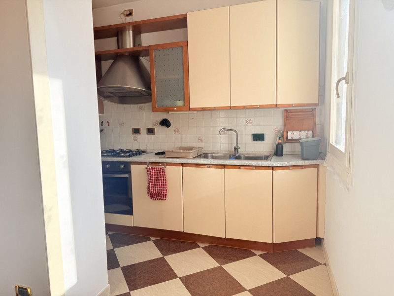 In zona strategica e comoda alla viabilità e a tutti i principali servizi, proponiamo in vendita ...