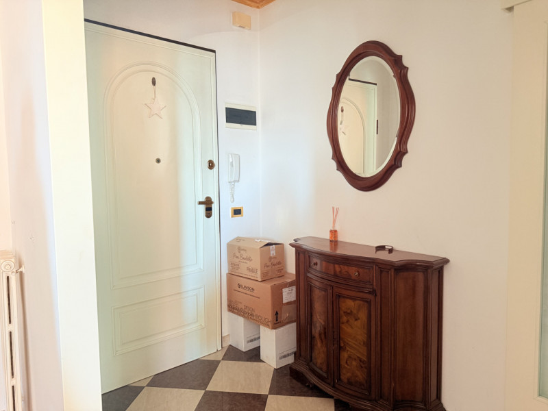 In zona strategica e comoda alla viabilità e a tutti i principali servizi, proponiamo in vendita ...