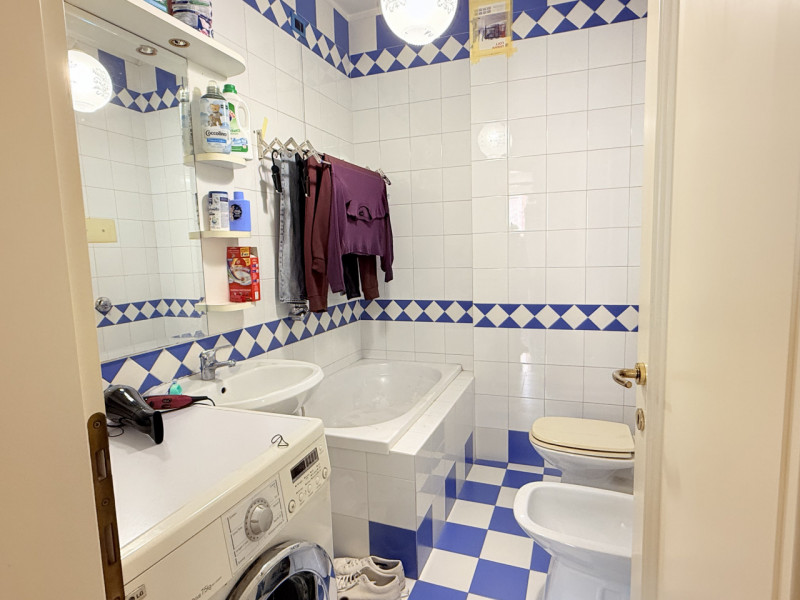 In zona strategica e comoda alla viabilità e a tutti i principali servizi, proponiamo in vendita ...