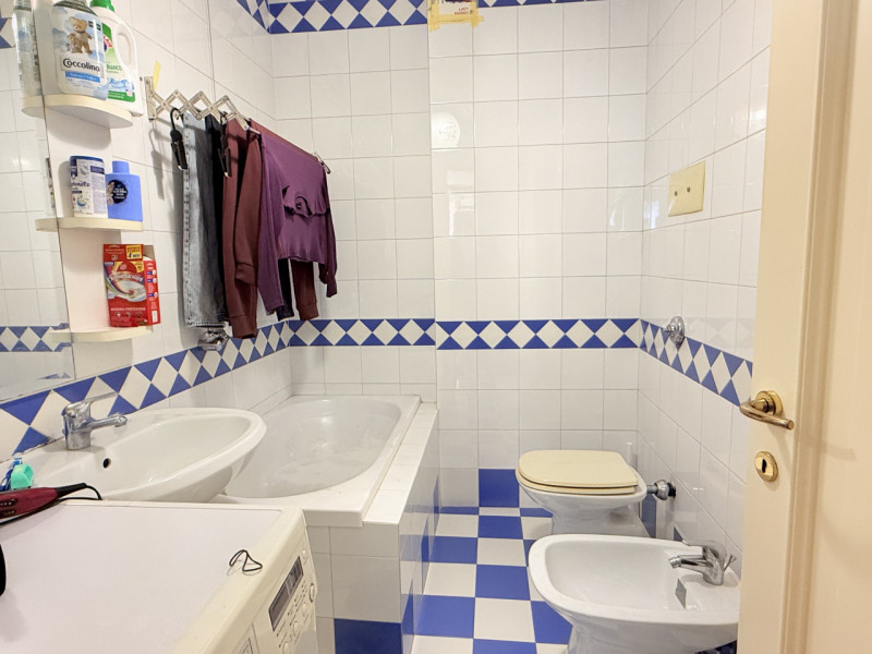 In zona strategica e comoda alla viabilità e a tutti i principali servizi, proponiamo in vendita ...