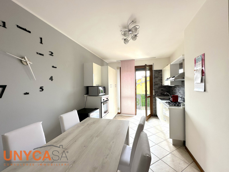 Proponiamo curato duplex a Saccolongo, in quartiere tranquillo e ben collegato ai servizi e ai me...